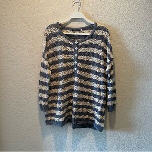 Peruvian Connection slate blue and cream open knit pullover sweater, size M/L